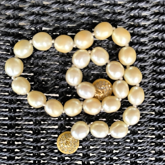 Classic Large Cream Pearl Choker Necklace - Picture 13 of 13